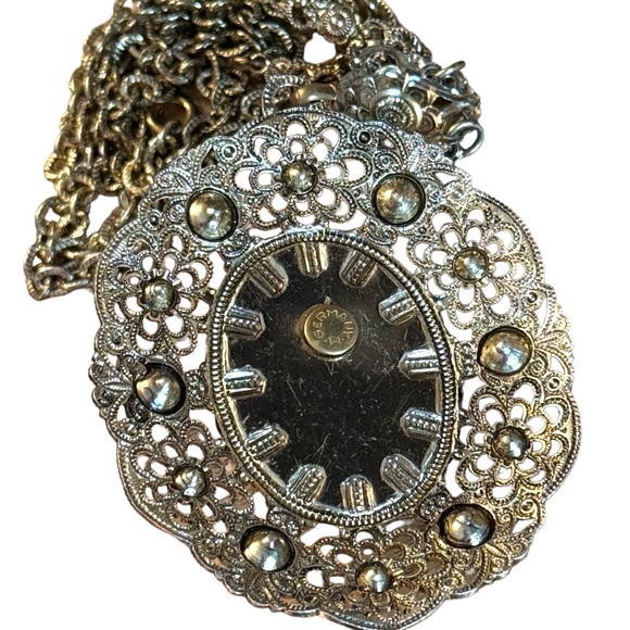 Vintage gold finish antiqued brassy black cameo rhinestone revival necklace - Picture 3 of 3